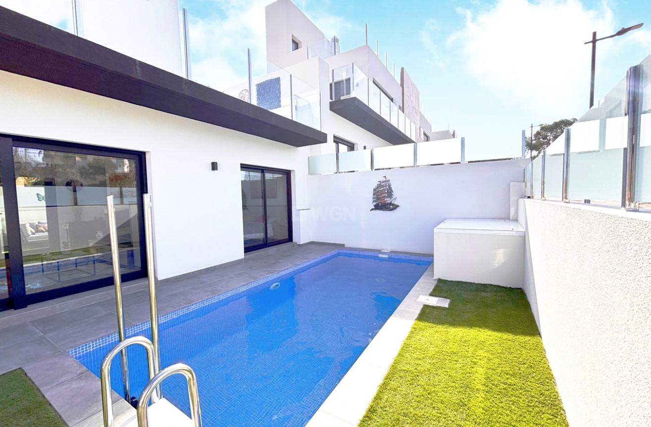 Odsprzedaż - Villa - Villamartin - Costa Blanca