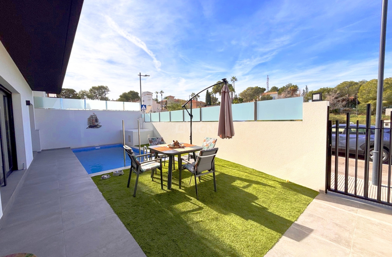 Odsprzedaż - Villa - Villamartin - Costa Blanca