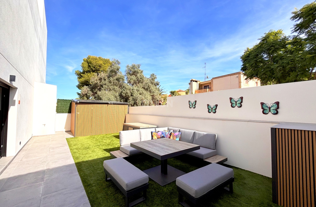 Odsprzedaż - Villa - Villamartin - Costa Blanca