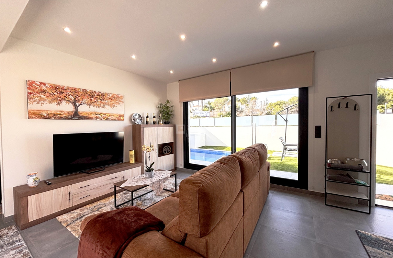 Odsprzedaż - Villa - Villamartin - Costa Blanca