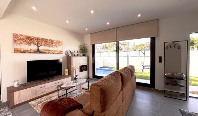 Odsprzedaż - Villa - Villamartin - Costa Blanca