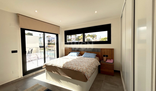 Odsprzedaż - Villa - Villamartin - Costa Blanca