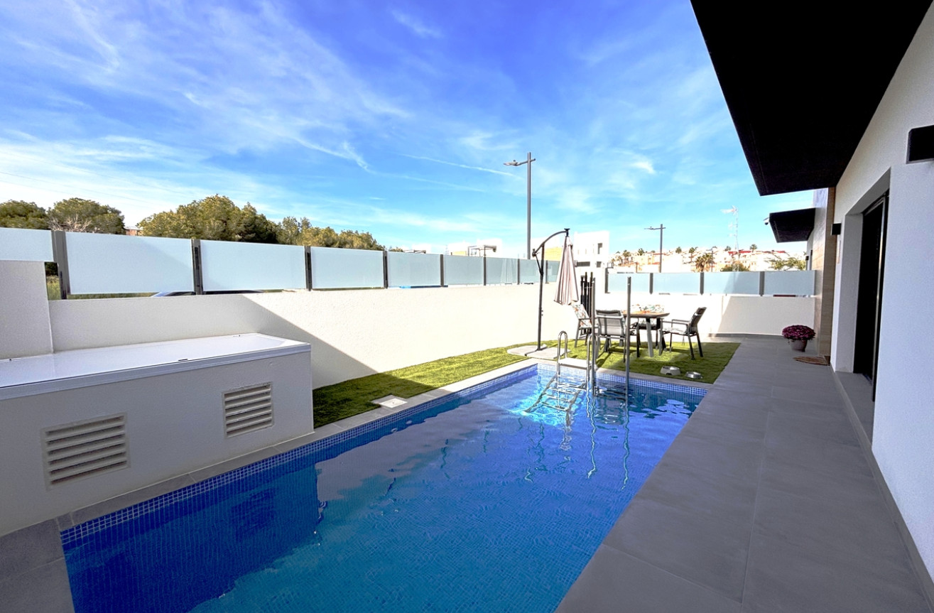 Odsprzedaż - Villa - Villamartin - Costa Blanca