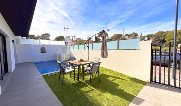 Odsprzedaż - Villa - Villamartin - Costa Blanca