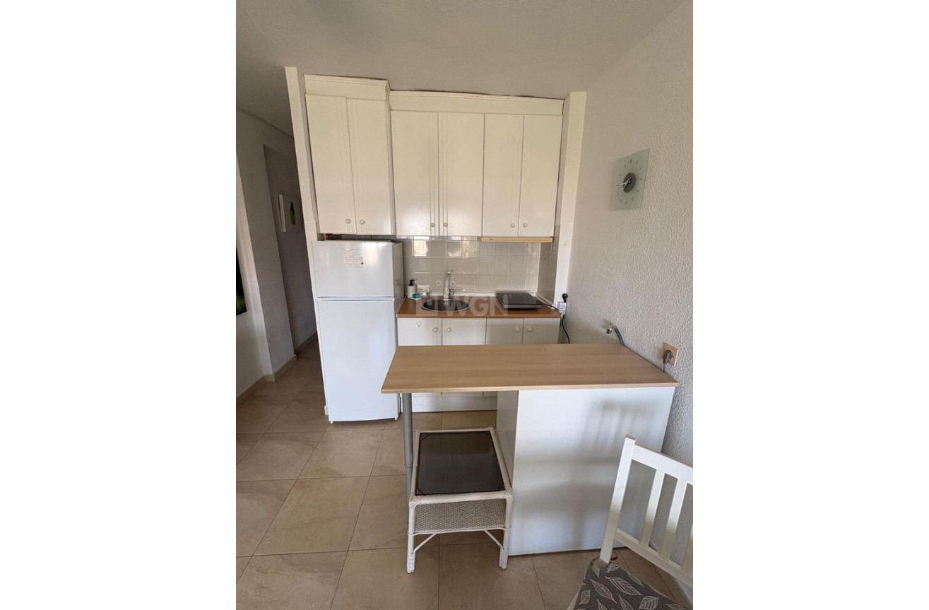 Odsprzedaż - Mieszkanie w bloku - Torrevieja - Cabo Cervera