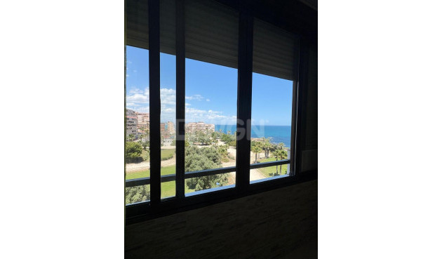 Odsprzedaż - Mieszkanie w bloku - Torrevieja - Cabo Cervera