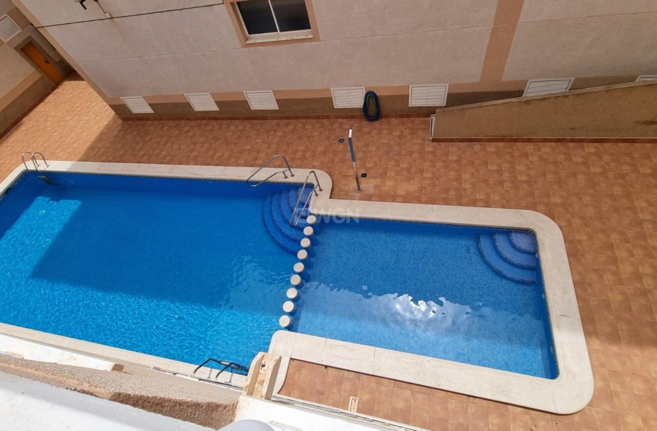 Odsprzedaż - Mieszkanie w bloku - Torrevieja - El Molino