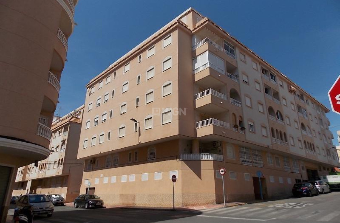 Odsprzedaż - Mieszkanie w bloku - Torrevieja - El Molino