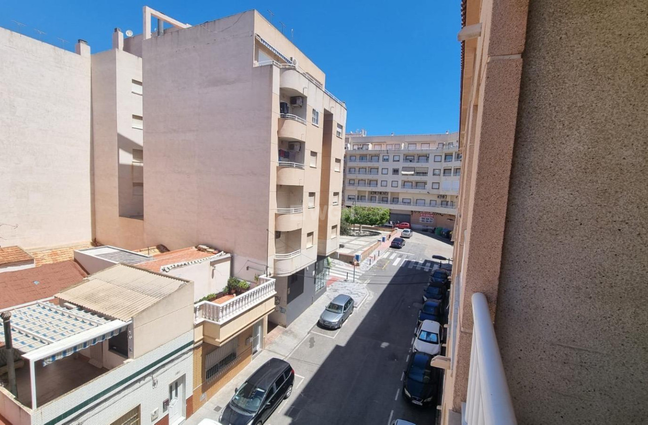 Odsprzedaż - Mieszkanie w bloku - Torrevieja - El Molino