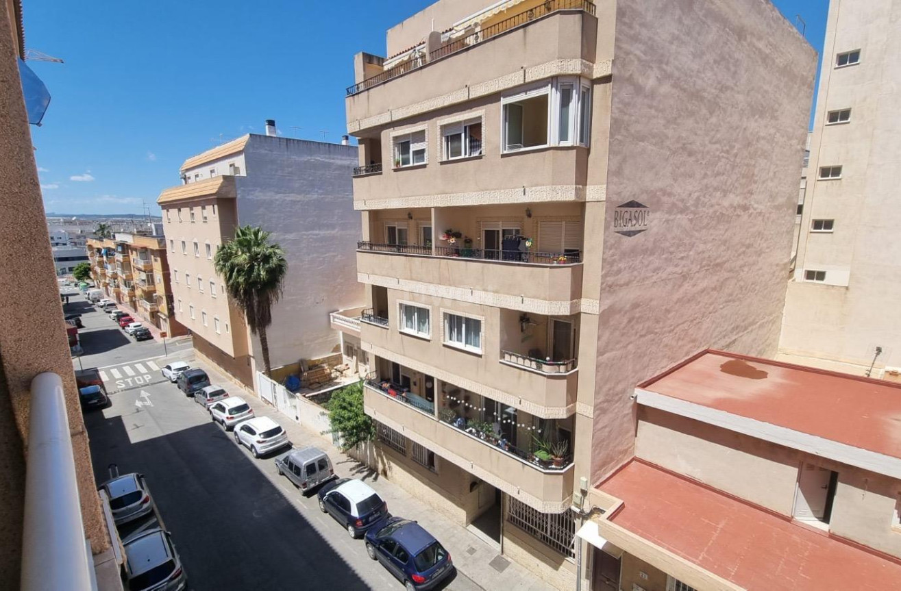 Odsprzedaż - Mieszkanie w bloku - Torrevieja - El Molino