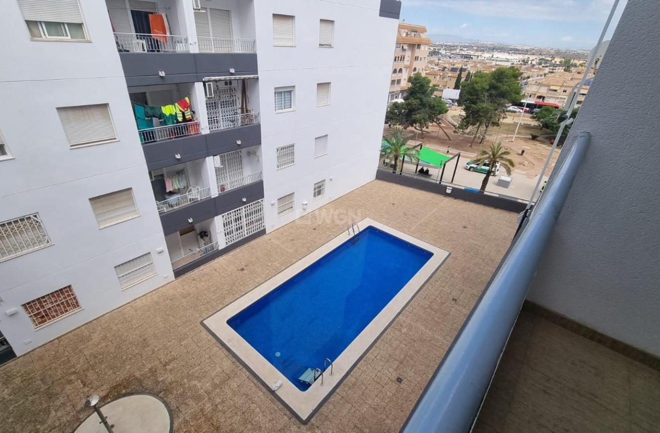 Odsprzedaż - Mieszkanie w bloku - Torrevieja - El Molino