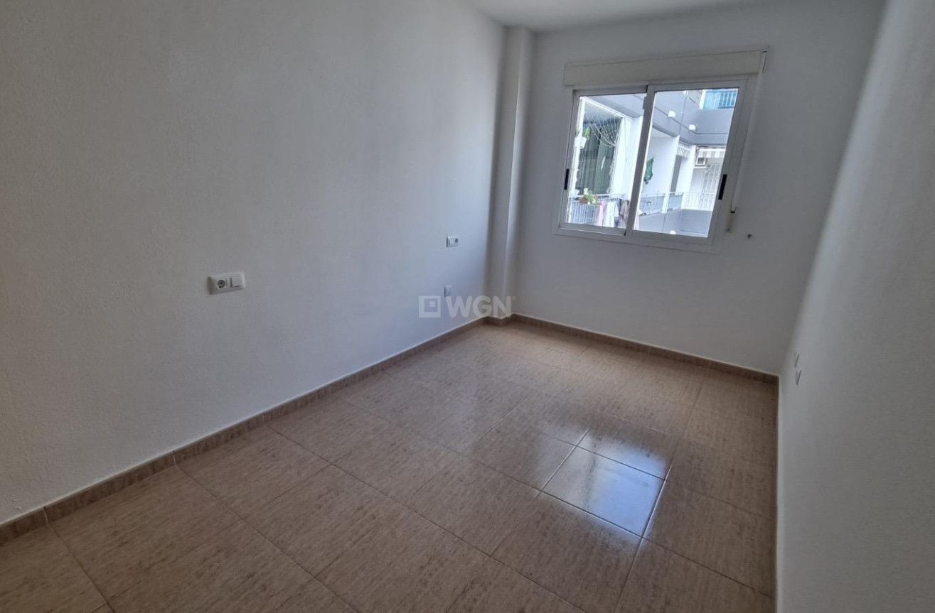 Odsprzedaż - Mieszkanie w bloku - Torrevieja - El Molino