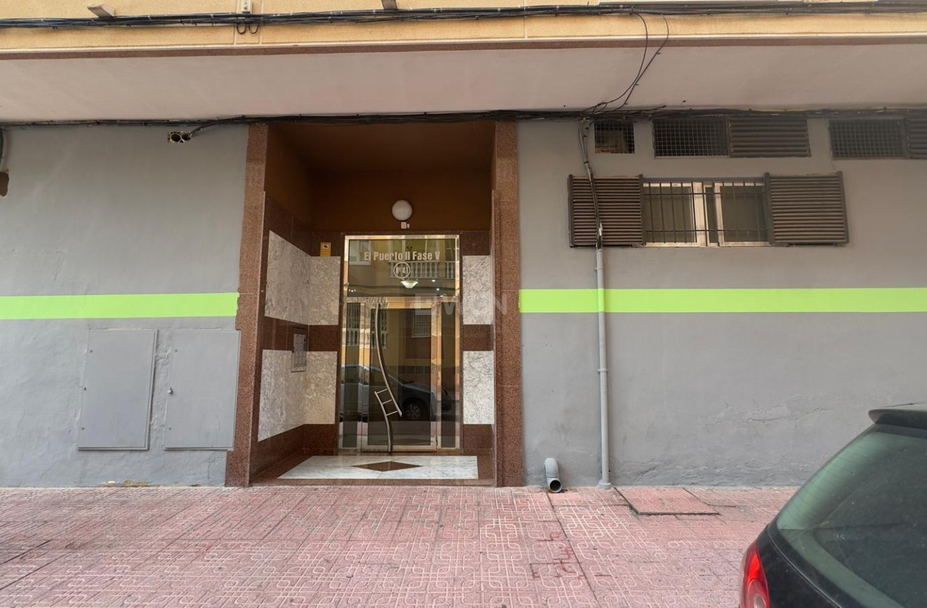 Odsprzedaż - Mieszkanie w bloku - Torrevieja - Centro