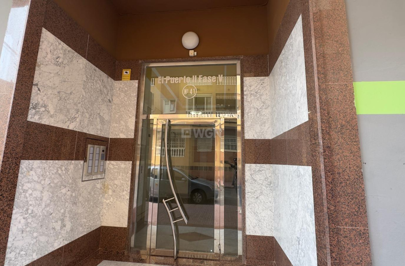 Odsprzedaż - Mieszkanie w bloku - Torrevieja - Centro