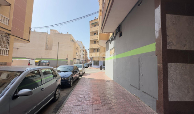 Odsprzedaż - Mieszkanie w bloku - Torrevieja - Centro