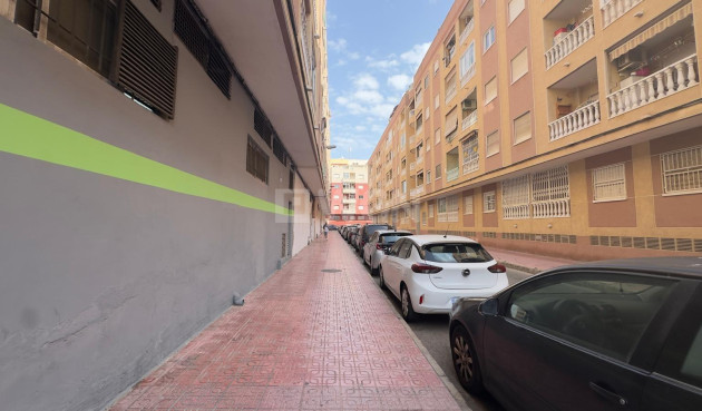 Odsprzedaż - Mieszkanie w bloku - Torrevieja - Centro