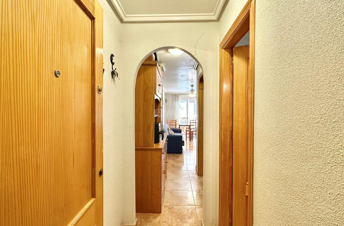 Odsprzedaż - Mieszkanie w bloku - Torrevieja - Centro