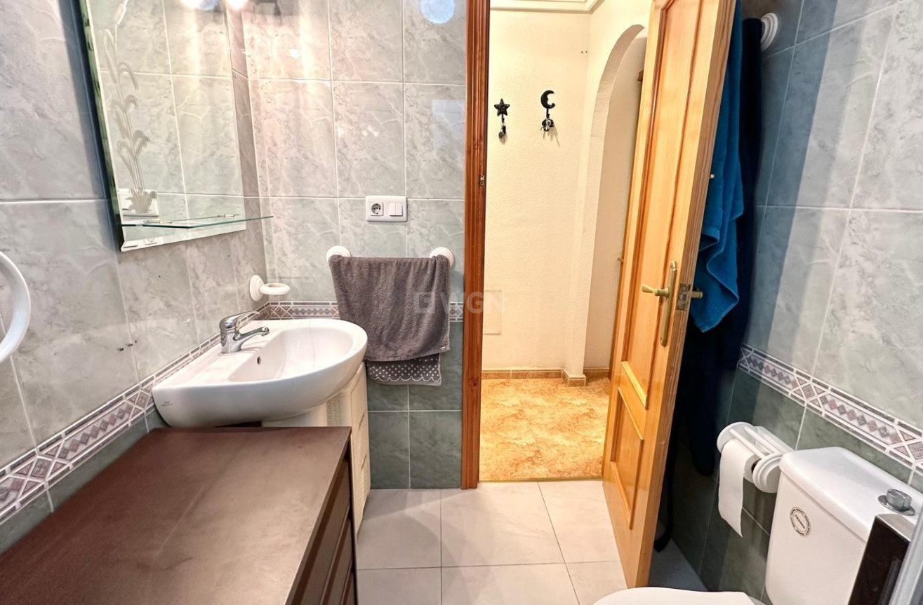 Odsprzedaż - Mieszkanie w bloku - Torrevieja - Centro
