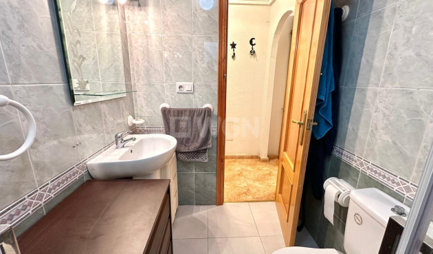 Odsprzedaż - Mieszkanie w bloku - Torrevieja - Centro