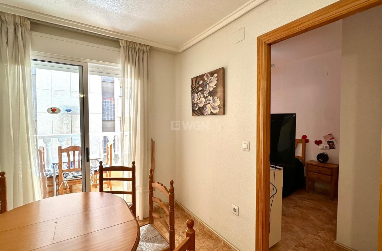 Odsprzedaż - Mieszkanie w bloku - Torrevieja - Centro
