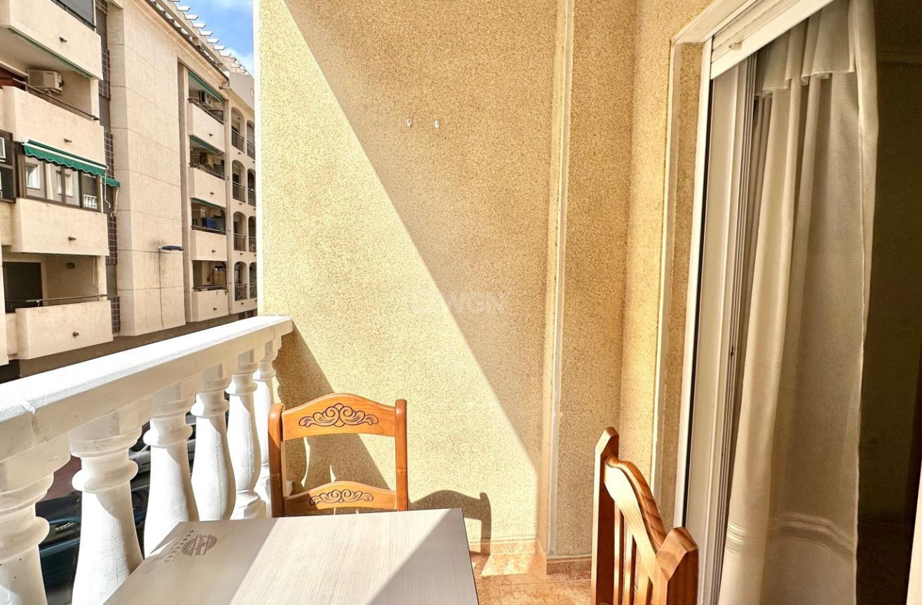 Odsprzedaż - Mieszkanie w bloku - Torrevieja - Centro
