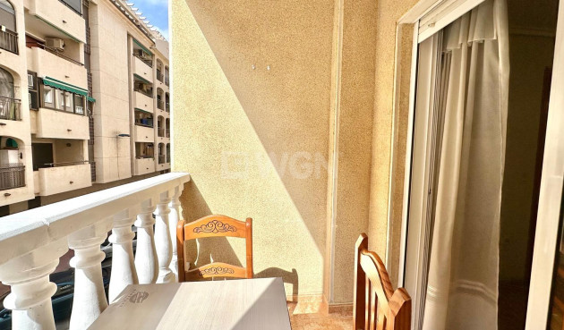 Odsprzedaż - Mieszkanie w bloku - Torrevieja - Centro