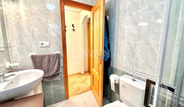 Odsprzedaż - Mieszkanie w bloku - Torrevieja - Centro