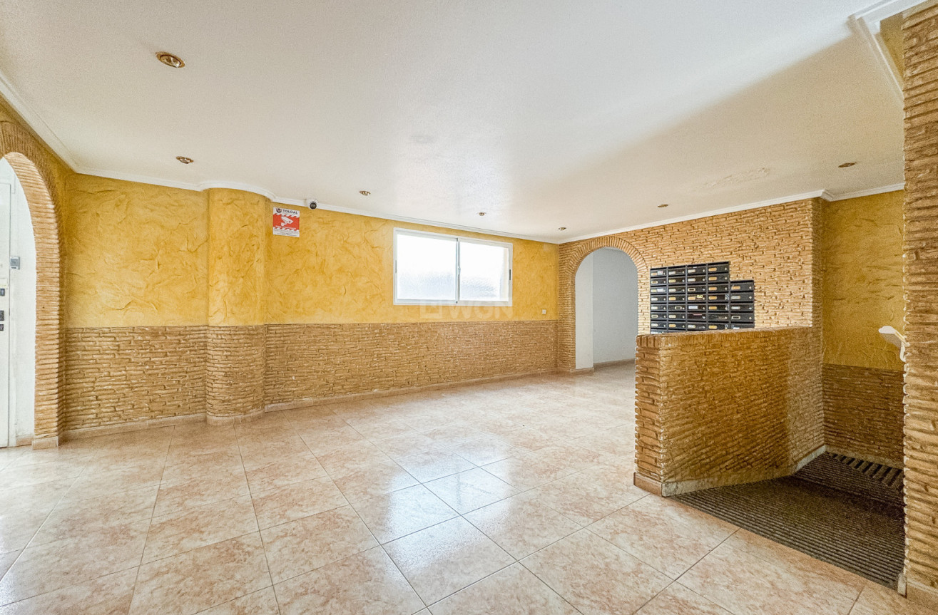 Odsprzedaż - Mieszkanie w bloku - Torrevieja - Costa Blanca