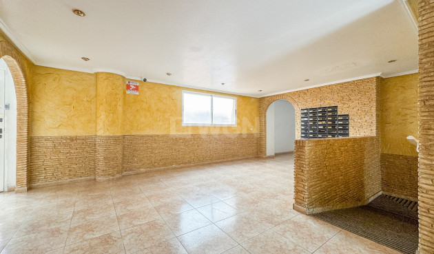 Odsprzedaż - Mieszkanie w bloku - Torrevieja - Costa Blanca