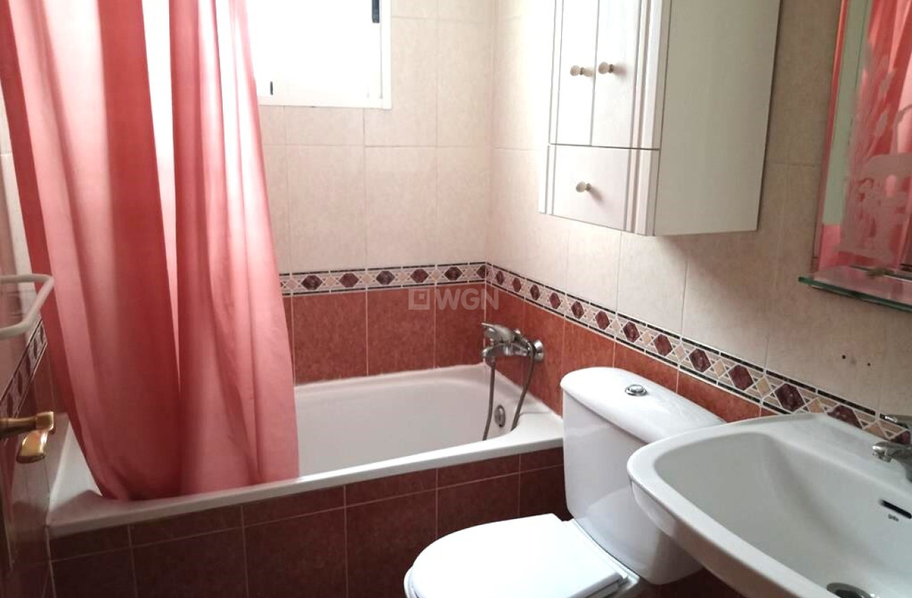 Odsprzedaż - Mieszkanie w bloku - Torrevieja - El Molino