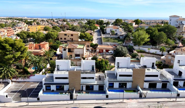 Odsprzedaż - Villa - Villamartin - Costa Blanca