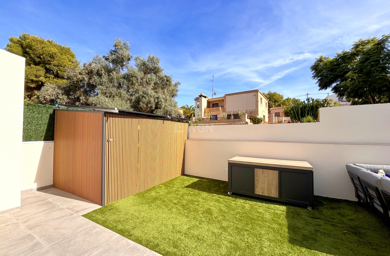 Odsprzedaż - Villa - Villamartin - Costa Blanca