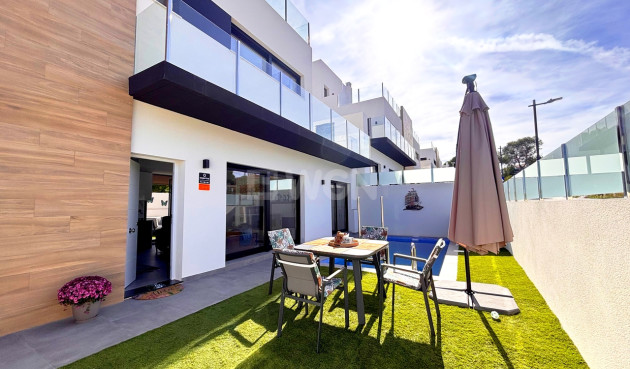 Odsprzedaż - Villa - Villamartin - Costa Blanca