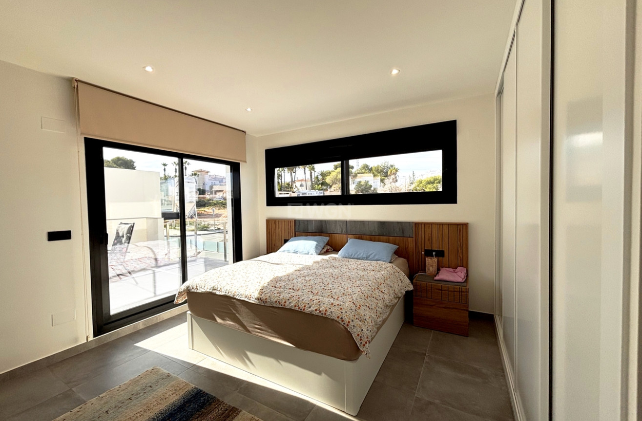 Odsprzedaż - Villa - Villamartin - Costa Blanca