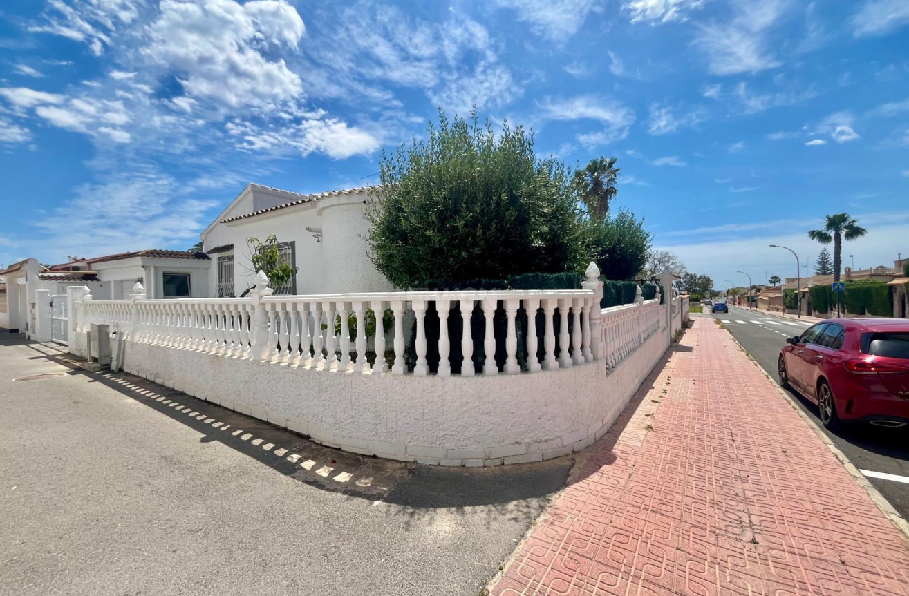 Odsprzedaż - Villa - Orihuela Costa - La Florida