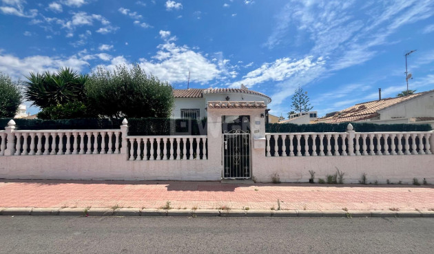 Odsprzedaż - Villa - Orihuela Costa - La Florida
