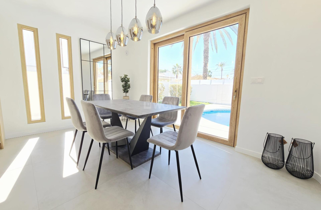 Odsprzedaż - Villa - Orihuela Costa - Cabo Roig