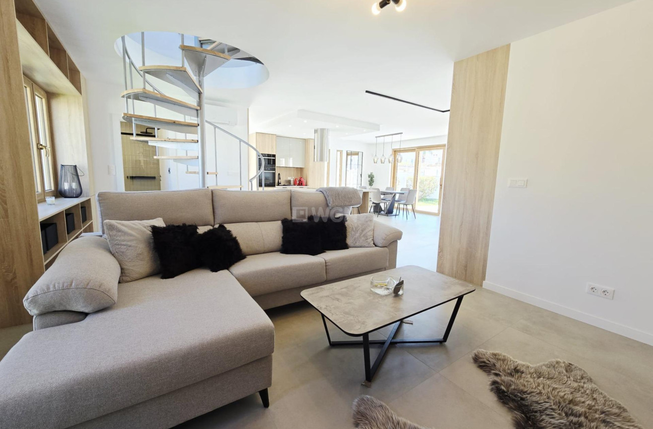 Odsprzedaż - Villa - Orihuela Costa - Cabo Roig