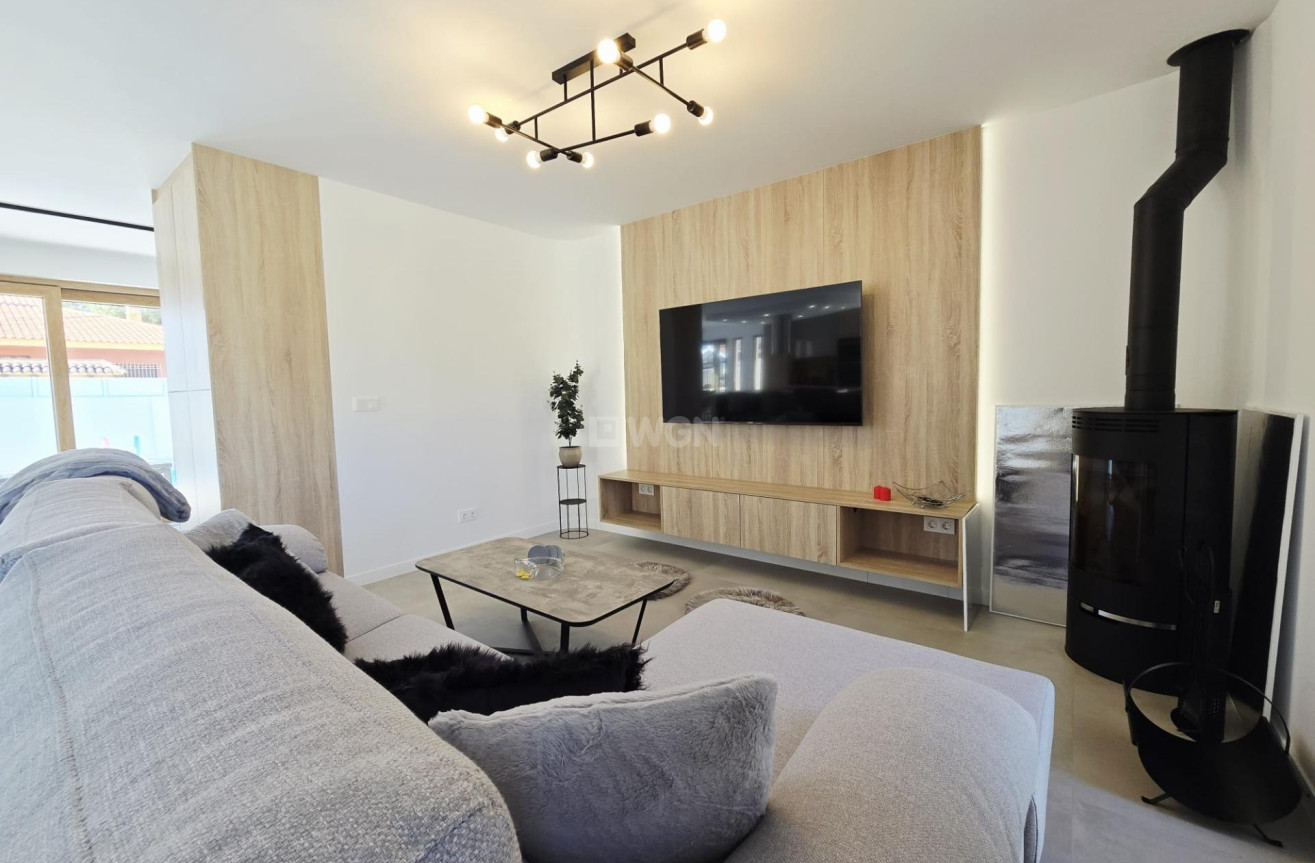 Odsprzedaż - Villa - Orihuela Costa - Cabo Roig