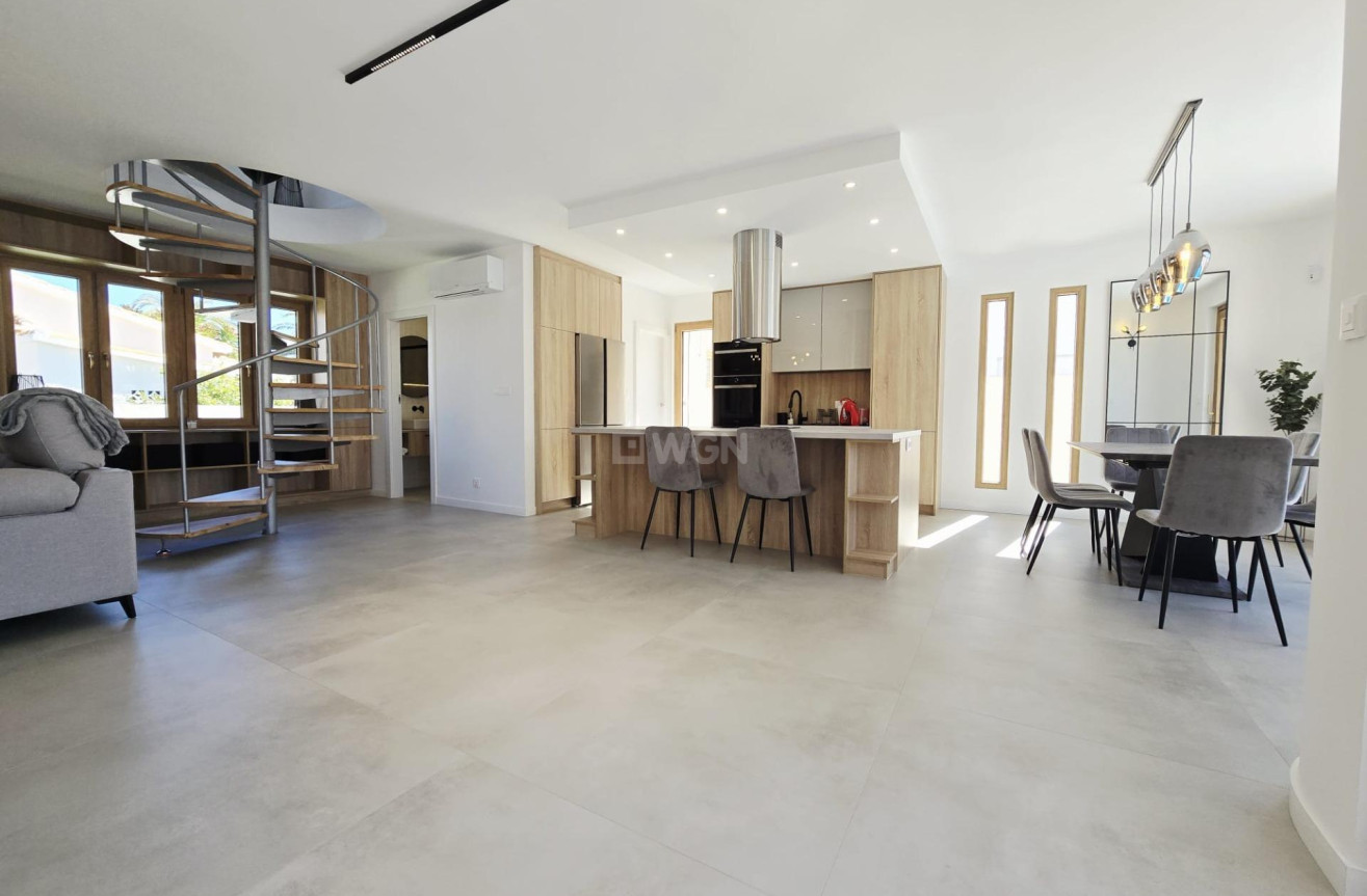 Odsprzedaż - Villa - Orihuela Costa - Cabo Roig