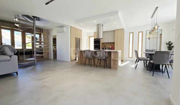 Odsprzedaż - Villa - Orihuela Costa - Cabo Roig