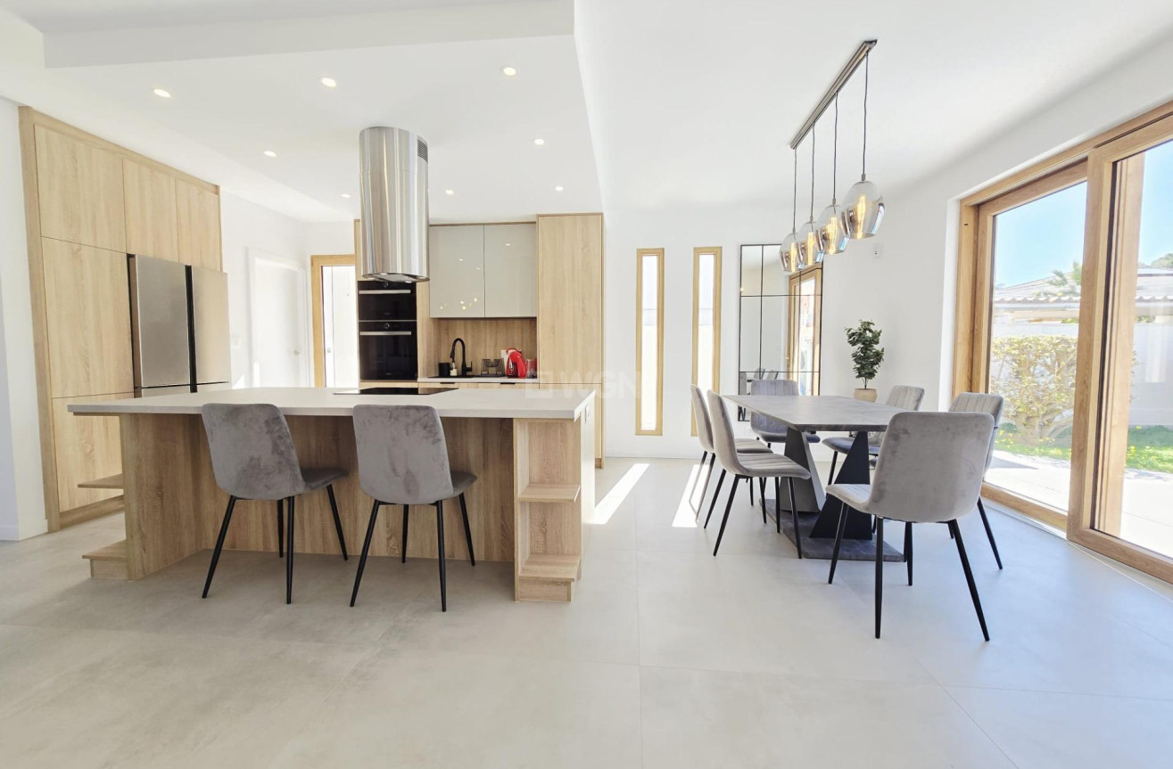 Odsprzedaż - Villa - Orihuela Costa - Cabo Roig