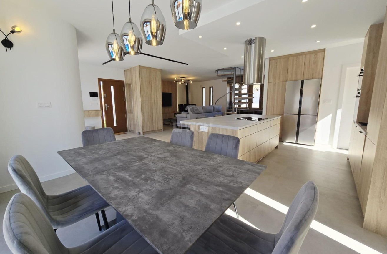 Odsprzedaż - Villa - Orihuela Costa - Cabo Roig