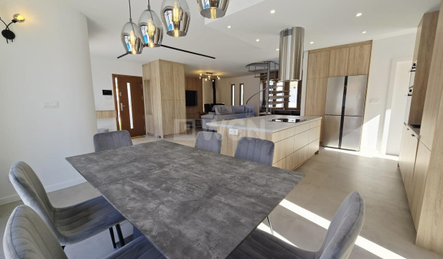 Odsprzedaż - Villa - Orihuela Costa - Cabo Roig