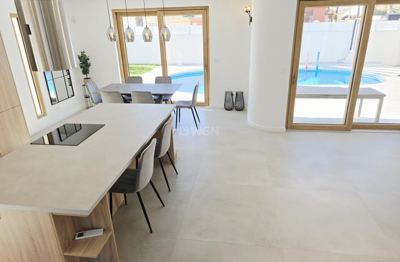 Odsprzedaż - Villa - Orihuela Costa - Cabo Roig
