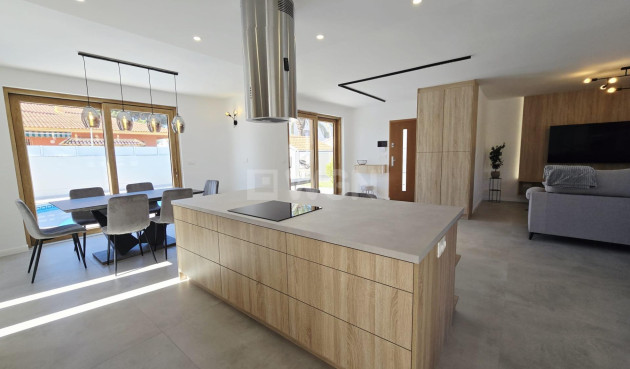 Odsprzedaż - Villa - Orihuela Costa - Cabo Roig