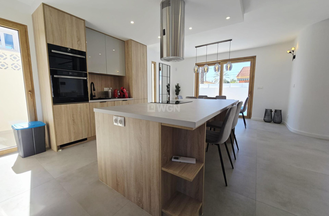 Odsprzedaż - Villa - Orihuela Costa - Cabo Roig