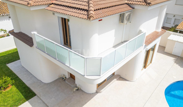 Odsprzedaż - Villa - Orihuela Costa - Cabo Roig