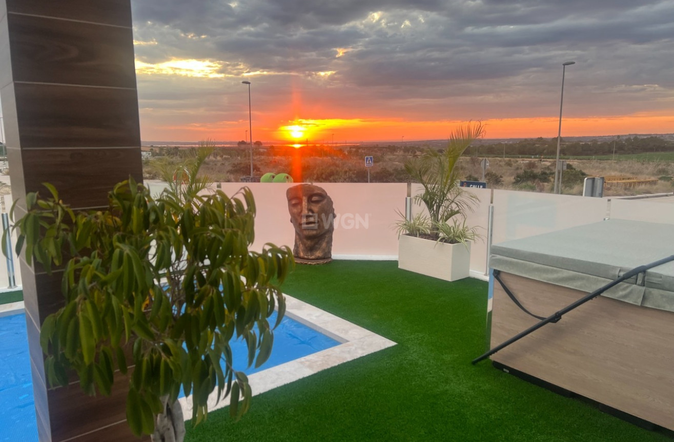 Odsprzedaż - Villa - Los Montesinos - Costa Blanca