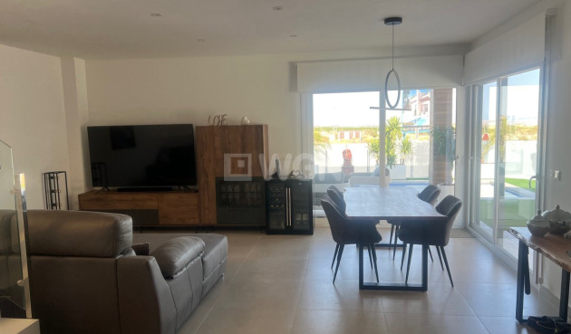 Odsprzedaż - Villa - Los Montesinos - Costa Blanca